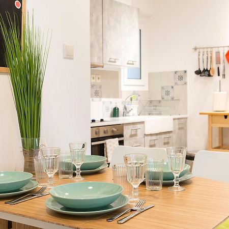 1 Km From The Acropolis 1 Bedroom Apt Netflix And Washing Machine Athen Eksteriør billede